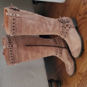 Born western style boots Women's size 10 (42) with rivets, used.